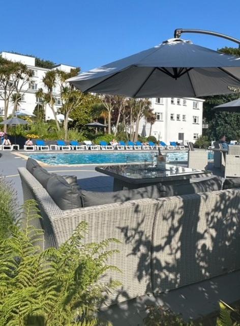 西山乡村酒店 圣赫利尔泽西 外观 照片